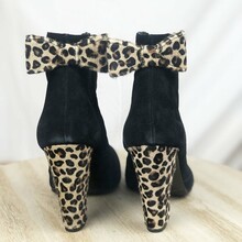 Bottines noires et léopard