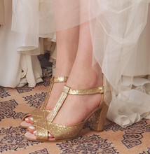 Sandale dorée mariée