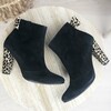 Bottines noires et léopard